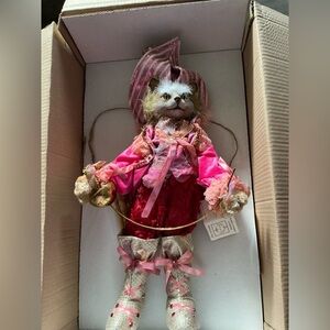 NIB Mark Roberts Puss N Boots Cat w/Sword Doll #51-31976